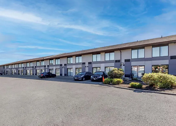 Comfort Airport WestAirport Hotel