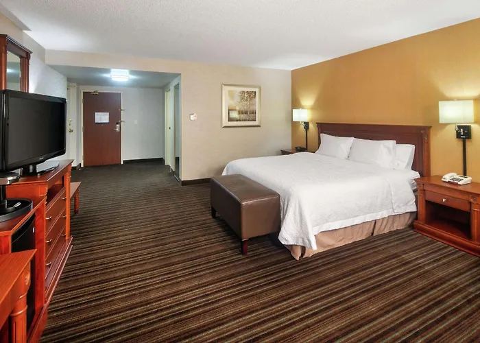 Hampton Inn & Suites By Hilton Toronto Airport